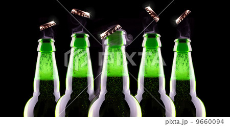 open wet beer bottle 9660094