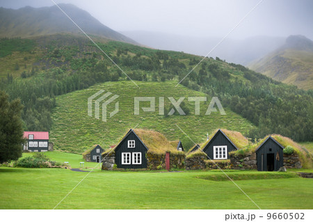 Overgrown Typical Rural Icelandic Houses Overgrown Typical Rural Icelandic Houses 9660502