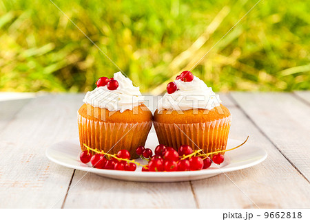 Cakes with cream 9662818