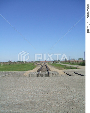 アウシュビッツ（ビルケナウ）強制収容所　引込線の終点 9662906