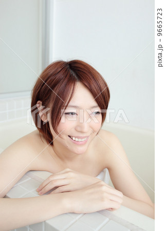 バスルームの女性 バスルームの女性 9665723