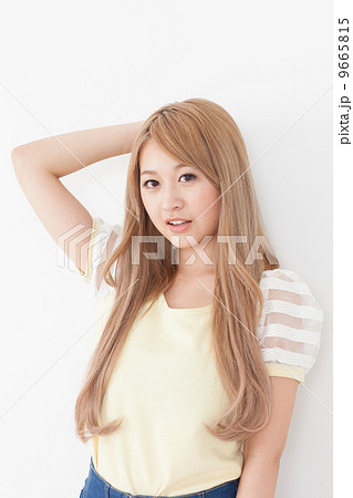 若い女性 若い女性 9665815