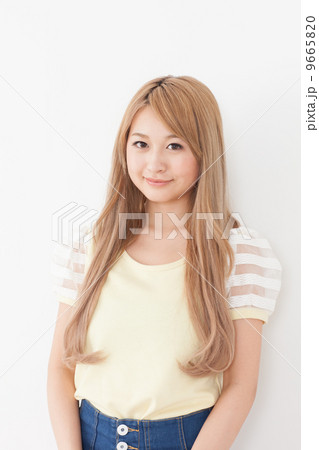 若い女性 若い女性 9665820