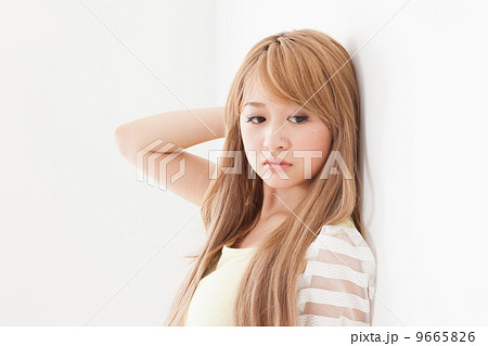 若い女性 若い女性 9665826