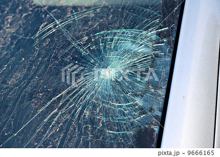 Broken Windshield 9666165