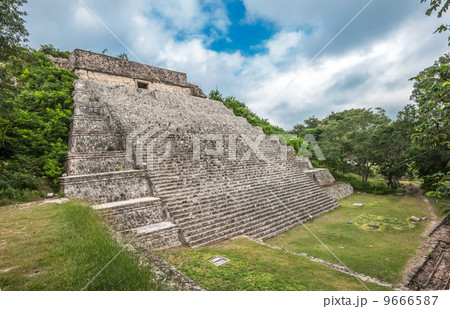 The great pyramid in Uxmal, Yucatan, Mexico The great pyramid in Uxmal, Yucatan, Mexico 9666587