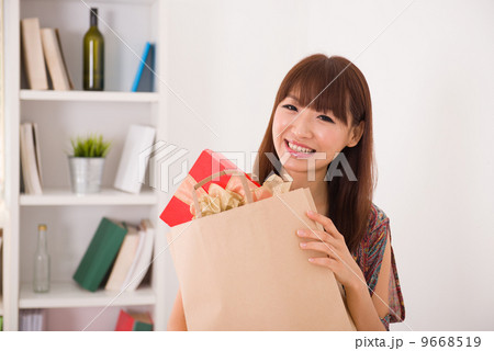 asian girl shopping 9668519