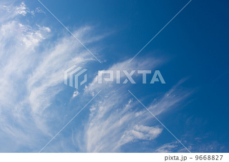 青空と筋雲 9668827