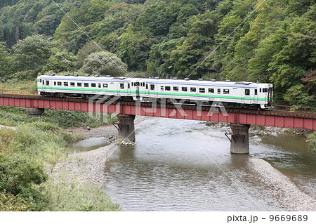 JR江差線　天の川鉄橋を渡る列車　 9669689