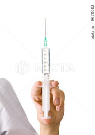 Hurse's hand holding a syringe 9670682