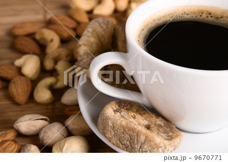Coffee with nuts and dried fig 9670771