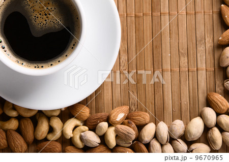 Coffee with nuts 9670965