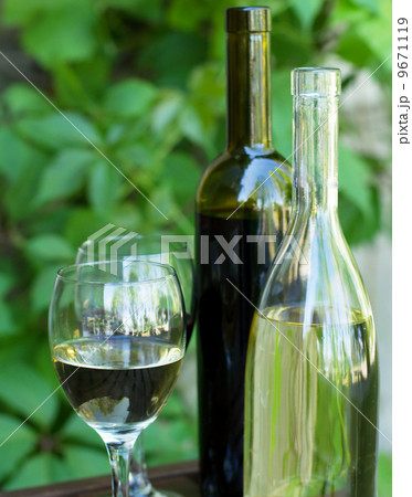 Bottles of red and white wine with grapes 9671119