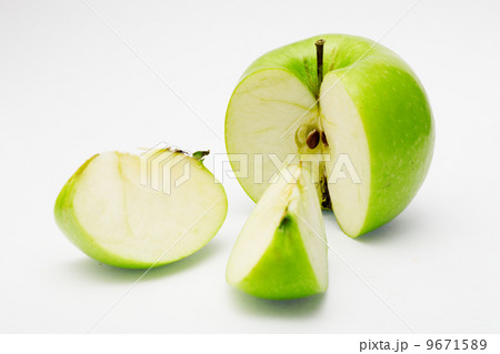 Cut green apple Cut green apple 9671589