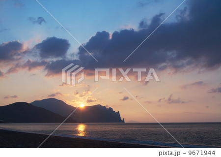 Sunrise over the sea 9671944