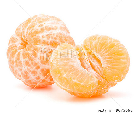Peeled tangerine or mandarin fruit 9675666