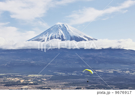 パラグライダーと富士山 パラグライダーと富士山 9676917