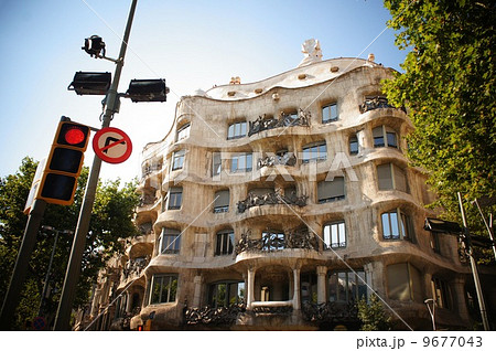 カサミラ、カサ・ミラ、グエル邸 9677043