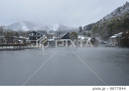 冬の金鱗湖 冬の金鱗湖 9677844