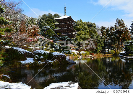 瑠璃光寺五重塔雪化粧 9679948