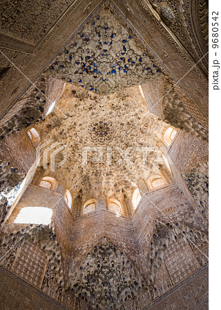 スペイン　世界遺産　アルハンブラ宮殿　アベンセラヘスの間  9680542