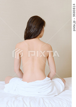 裸の女性の後姿 9680814