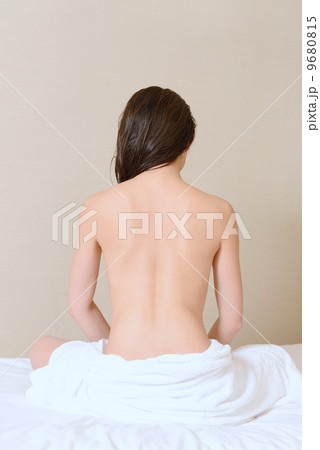 裸の女性の後姿 9680815