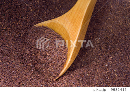 挽き豆を掬う 挽き豆を掬う 9682415