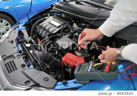 自動車のエンジン 9683605