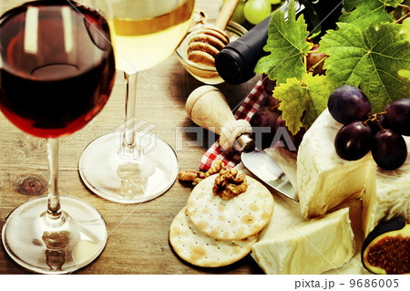Wine, grape and cheese 9686005