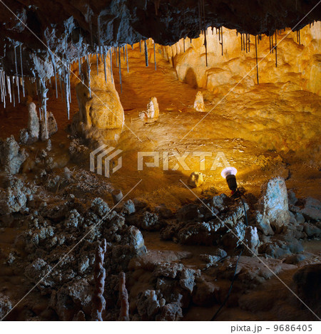 Stalactite stalagmite cavern 9686405