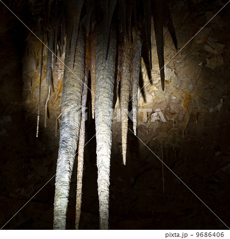 Stalactite stalagmite cavern 9686406