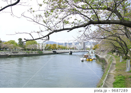 広島市 平和記念公園　元安川 9687289