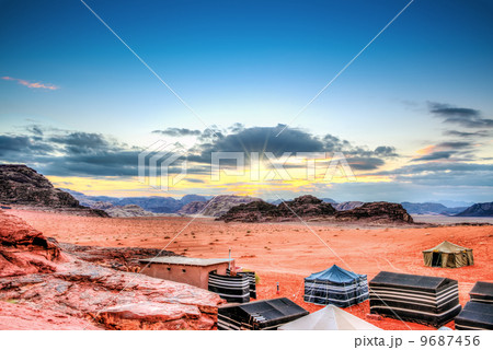 砂漠の夕景(ヨルダン、ワディ・ラム) 砂漠の夕景(ヨルダン、ワディ・ラム) 9687456