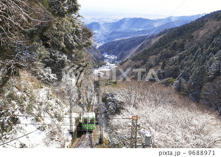 雪の大山ケーブルカー 9688971