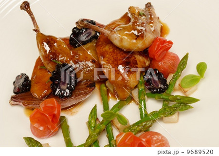Pieces of chicken in sauce and with asparagus 9689520