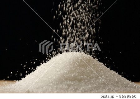 Flow of white sugar 9689860