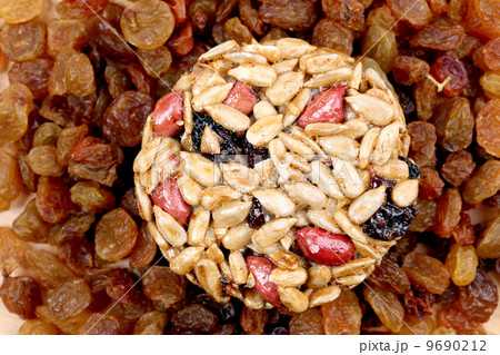 Round candied seeds and nuts with raisins. 9690212