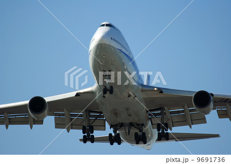 B747-400着陸シーン（正面アップ） 9691736