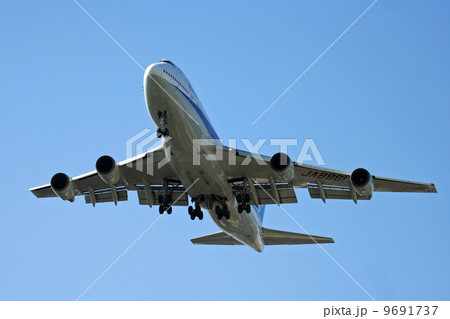 B747-400着陸シーン（頭上） 9691737