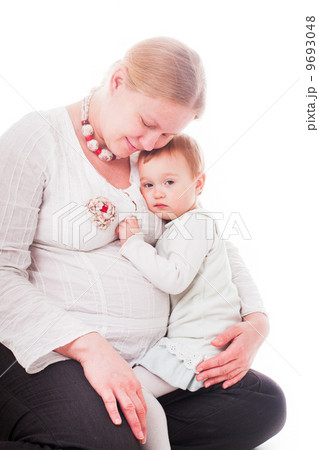 Pregnant mother 9693048