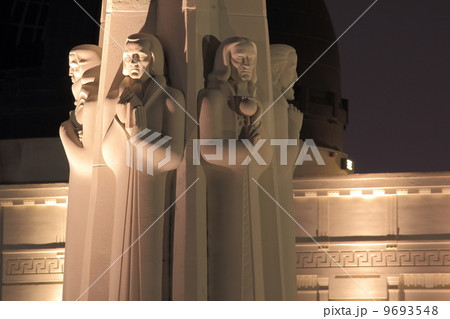 夜のグリフィス天文台 9693548