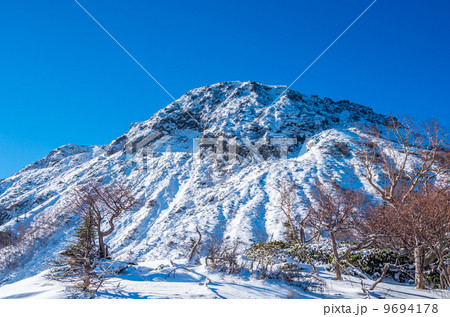 白銀の日光白根 9694178