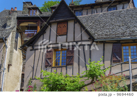 フランス、ミディピレネー地方の風景 9694460