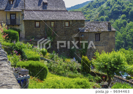 フランス、ミディピレネー地方の風景 9694463