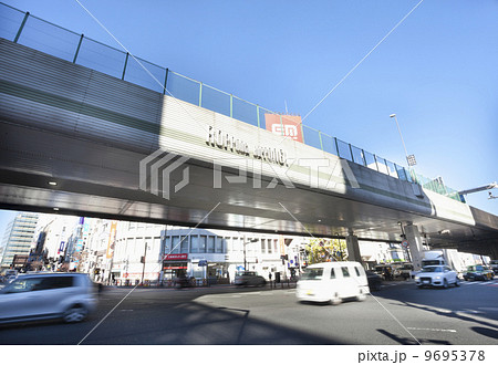 昼の六本木交差点 9695378