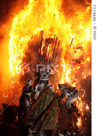 鳥羽の火祭り 9696311