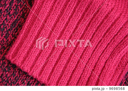 洋服 セーター 衣類 ニット メリヤス編み 機会編み リブ編み 桃色 ショッキングピンク 冬物 の写真素材