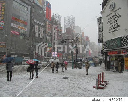 新宿東口 大雪の日 新宿東口 大雪の日 9700564