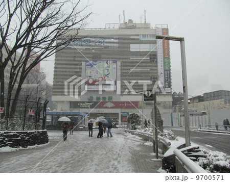 新宿駅　大雪の日 9700571